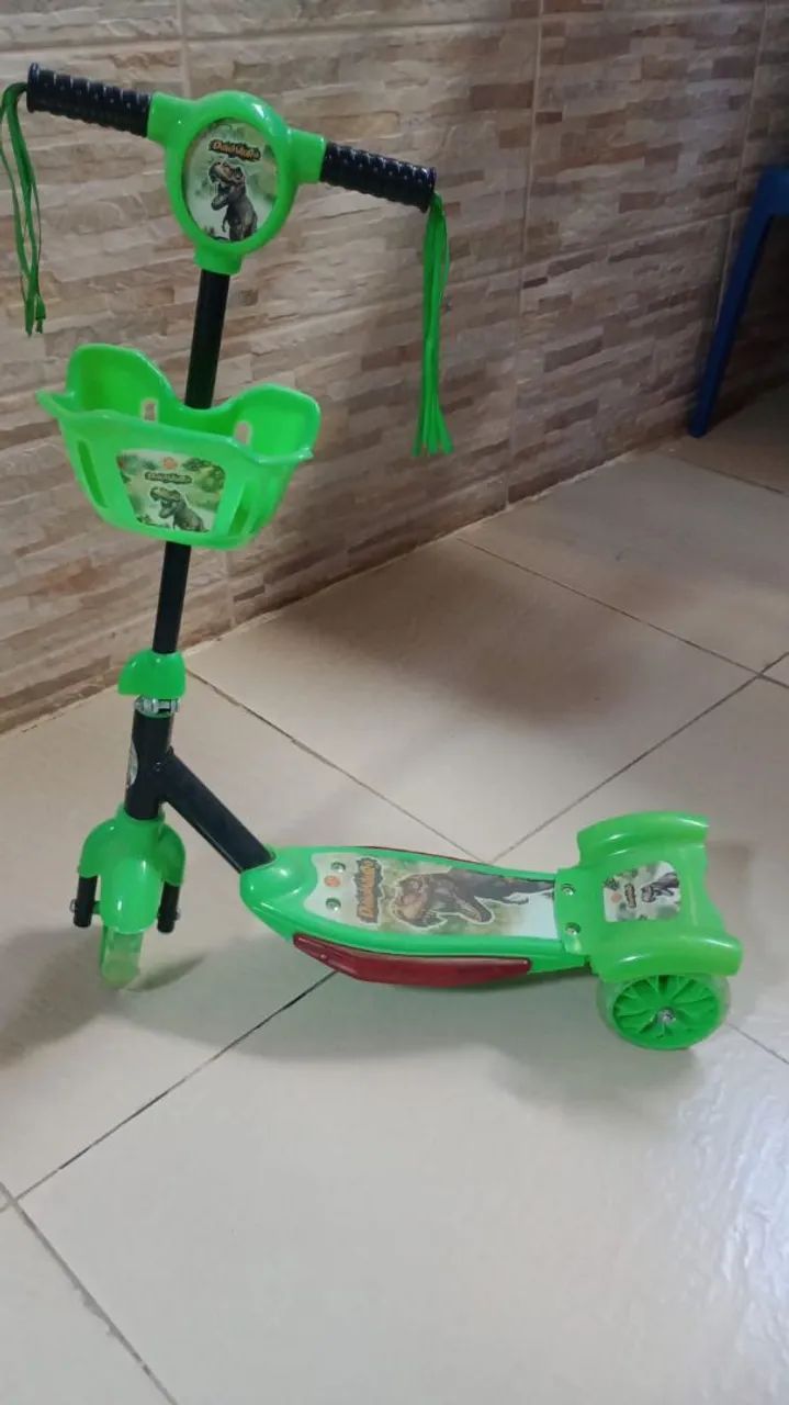 Patinete infantil com rodinha de luz Dinossauro 