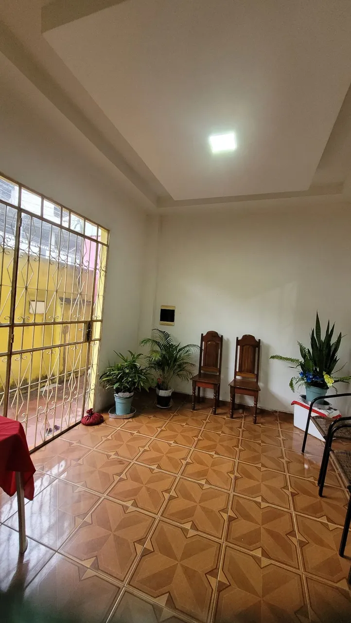 Vendo Casa de Dois Pisos no Bairro Santo Antônio!