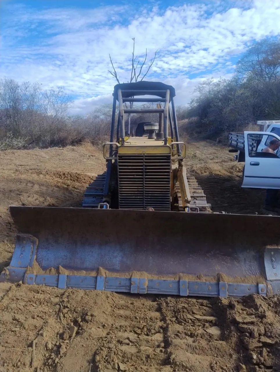 Trator New Holland 7D ano 99 extra 