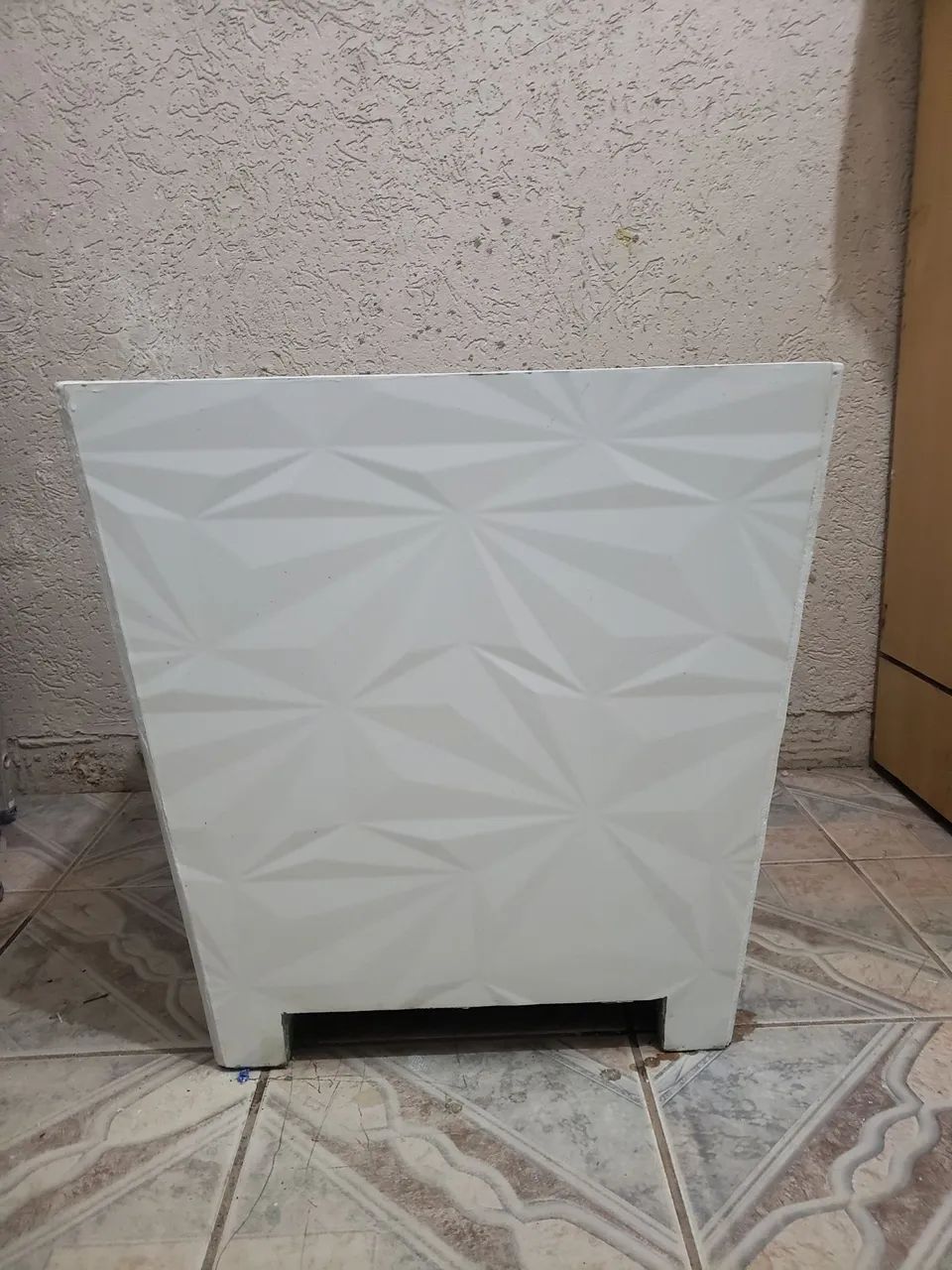 Vaso de planta branco com design geométrico tm 58x58x60