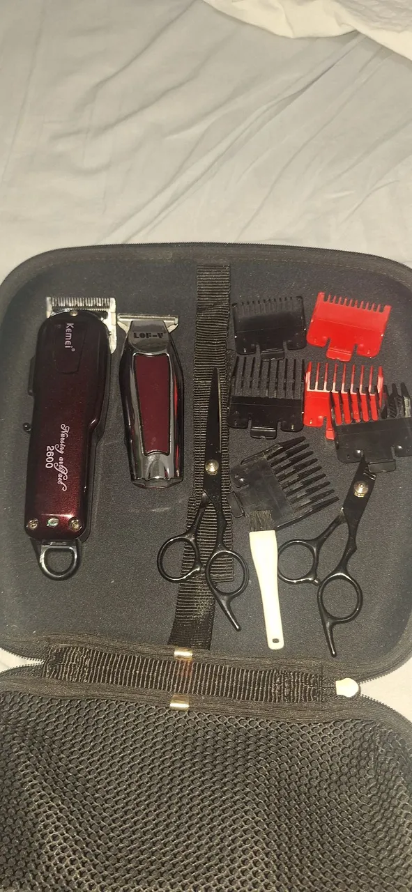 Kit de máquinas de cortar cabelo Barbear Kemei e Lo-V leia a descrição