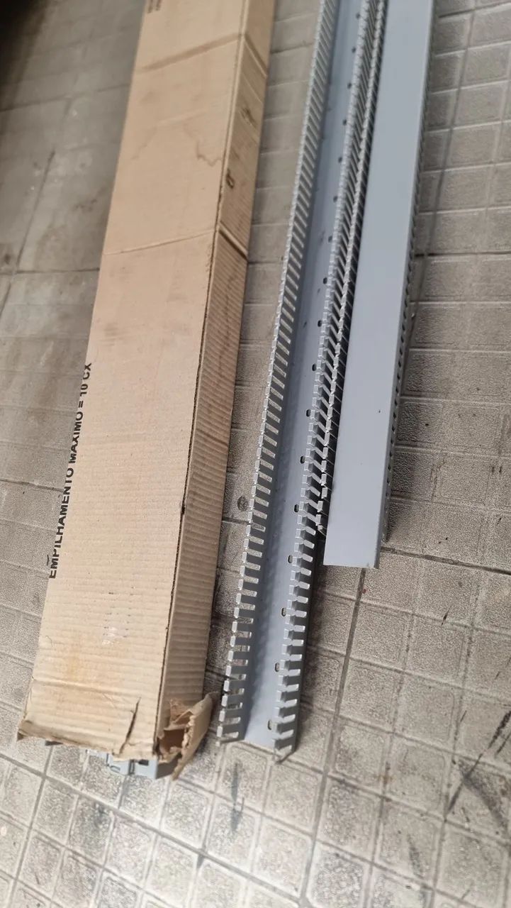Canaletas com tampas para cabos de logica, fiaçao eletrica, fibra. Esta nova na caixa - Foto 3
