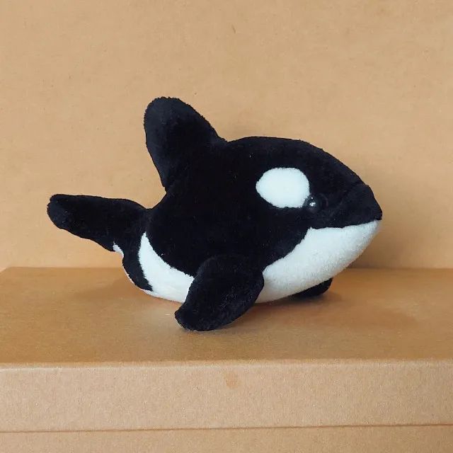 brinquedo - pelúcia baleia orca (usada)