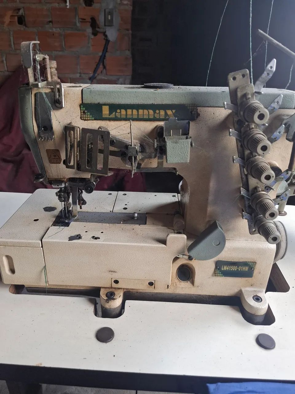 Vendo 3 máquinas de costura industrial (GALONEIRA INTERLOCK, OVERLOCK E RETA)