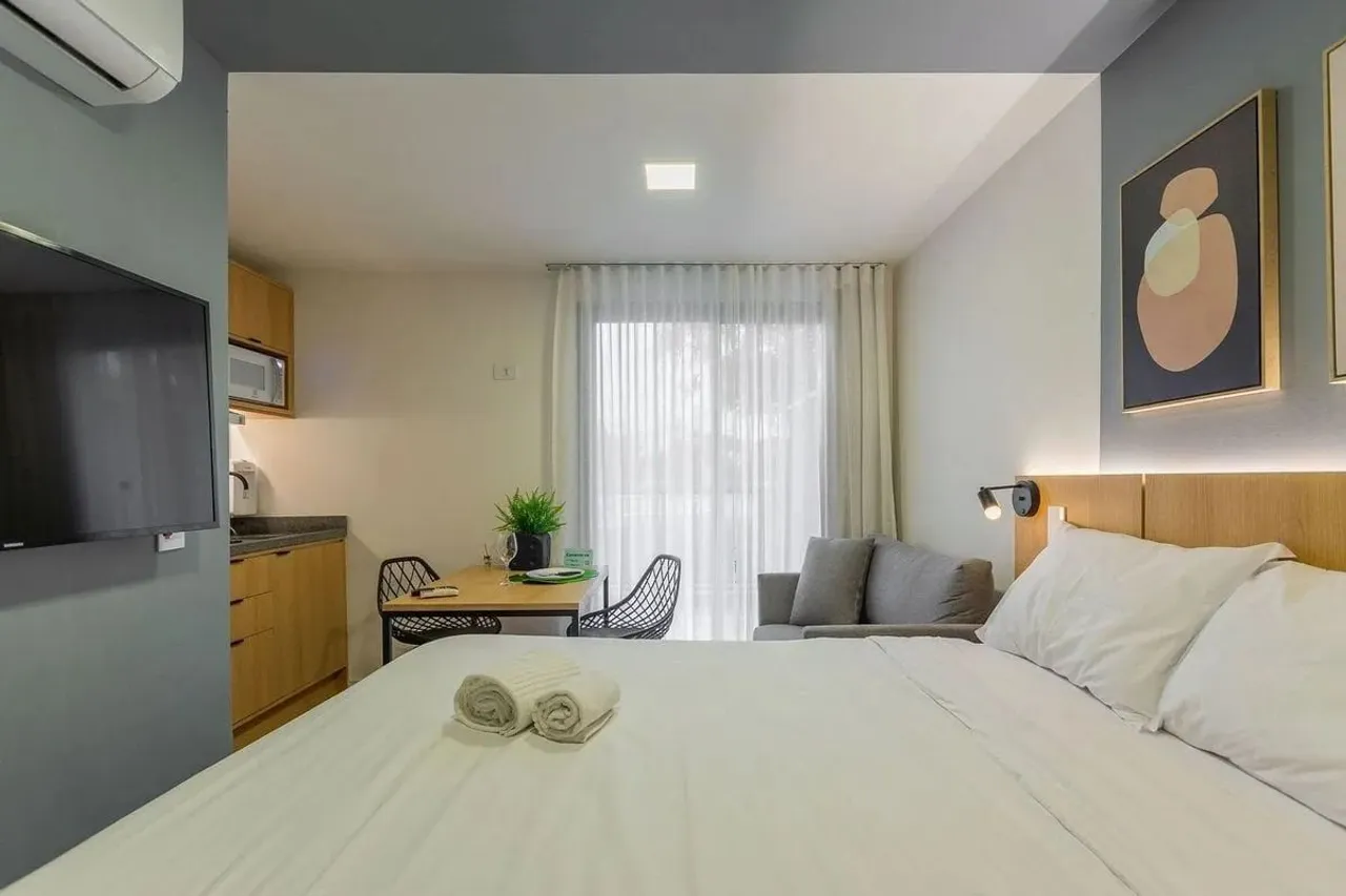 Apartamento com 1 Quarto para alugar, 17m² - Prado Velho