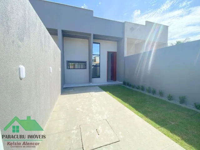 Vendo casa de três quartos, projeto moderno no Bairro Carlotas.