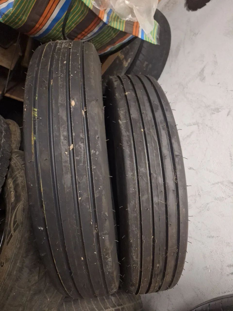 2Pneus 6.50 direcional pra  trator - Foto 3