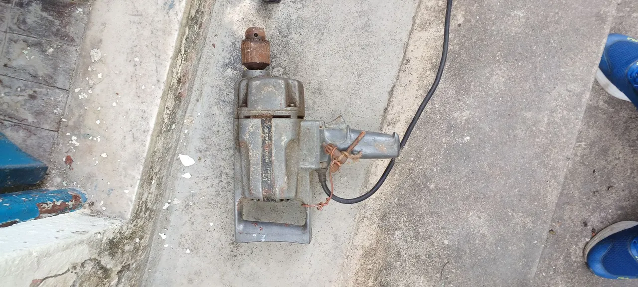 Furadeira de impacto antiga