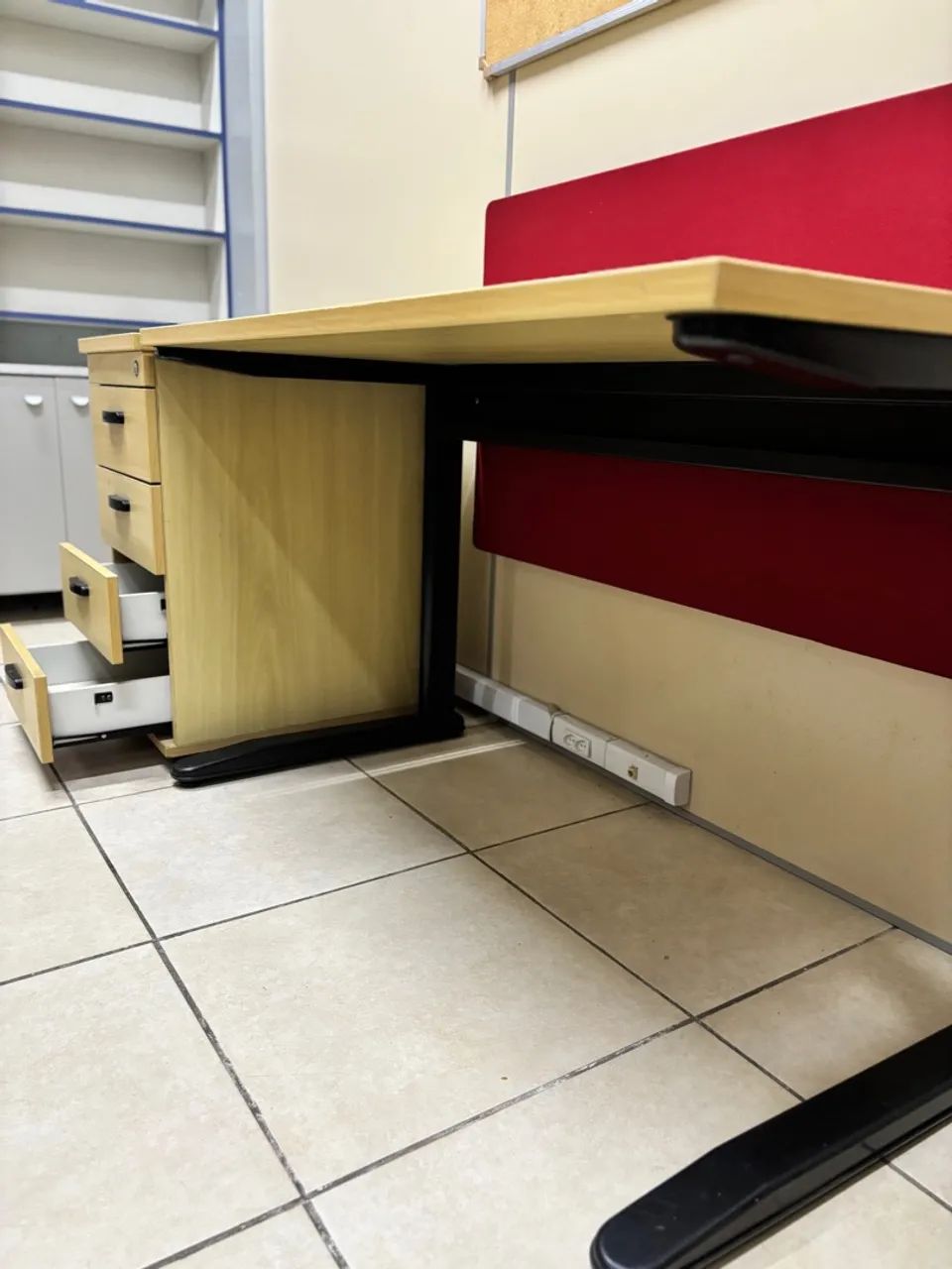 MESA COM GAVETEIRO ALBERFLEX ESTADO ÍNTEGRO MESA 120Cm gav 40Cm  - Foto 5