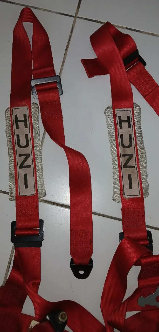 Cinto de segurança 4 pontas esportivo HUZI vermelho