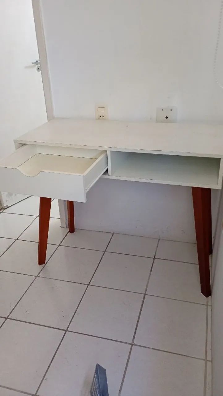 Escrivaninha com gaveta - Foto 2