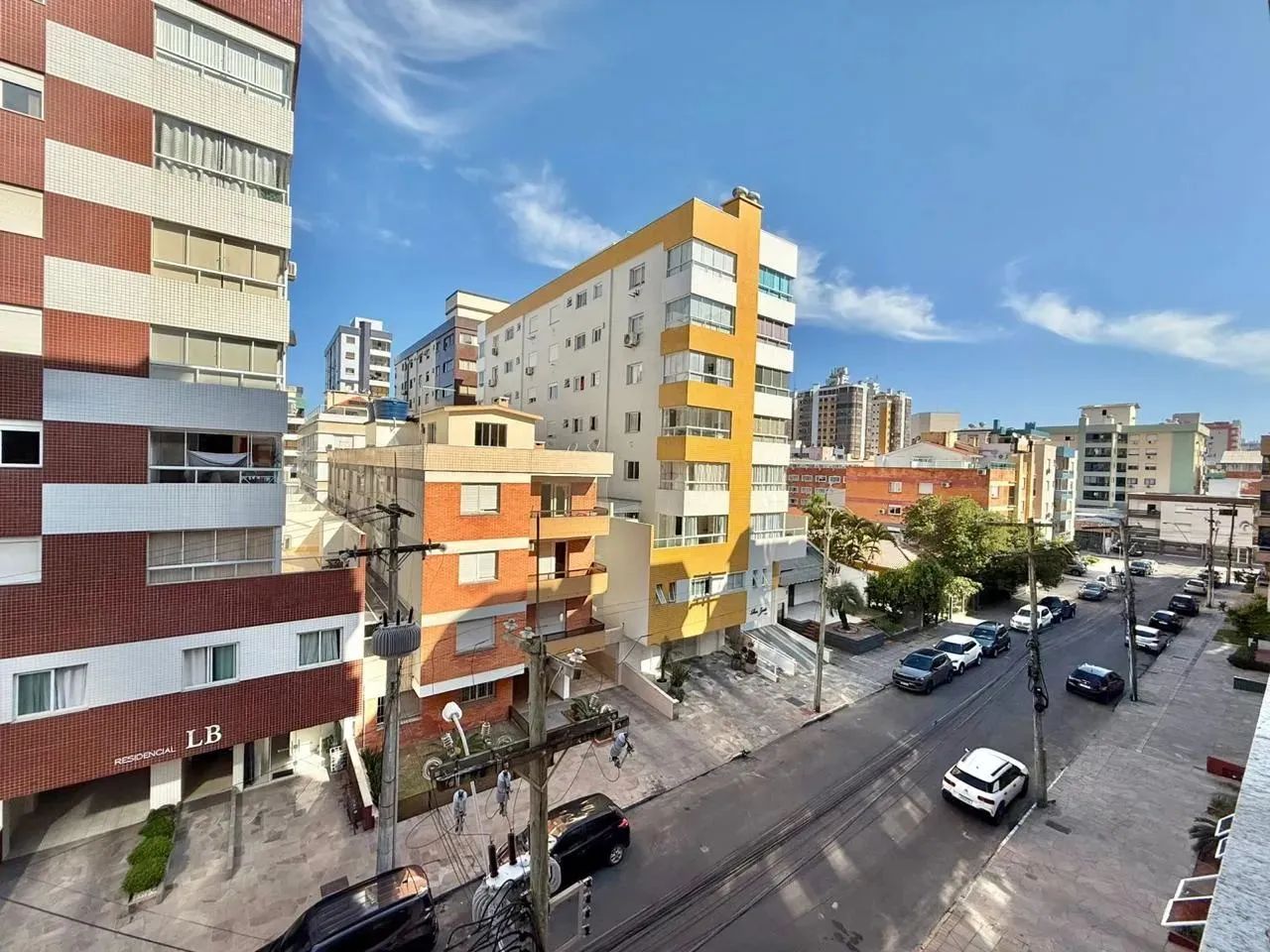 02 DORMITÓRIOS AMPLO DE FRENTE NO CENTRO COM SACADA SEPARADA! - Foto 5
