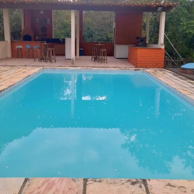 Sítio para temporada da Serra com piscina, churrasqueira e suítes