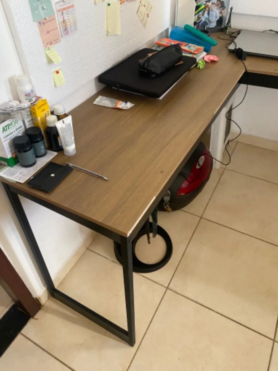 Mesa de estudo com 2 espaços 64717306182913122