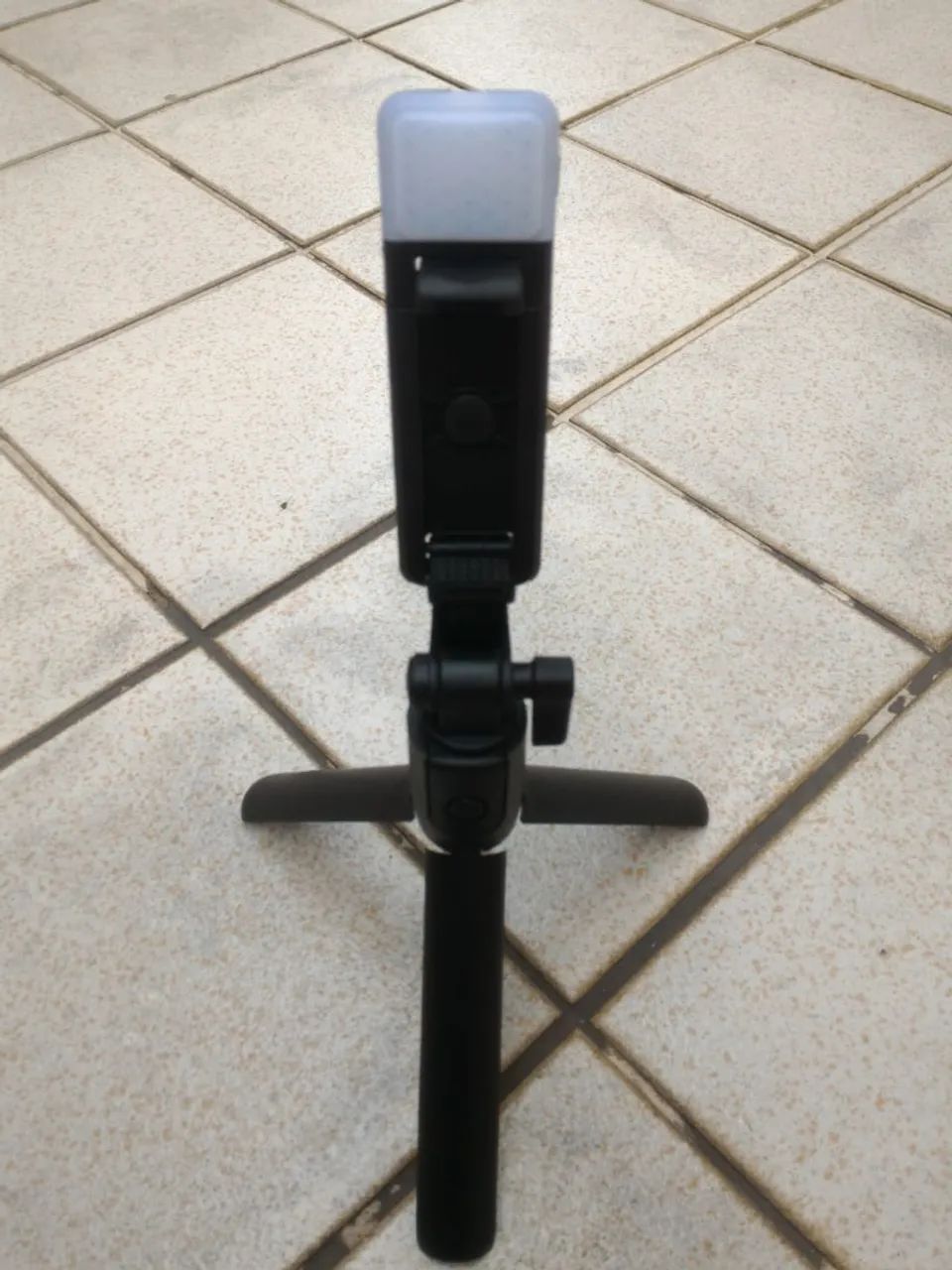 Pau de selfie e suporte de celular com controle remoto novo - Foto 5