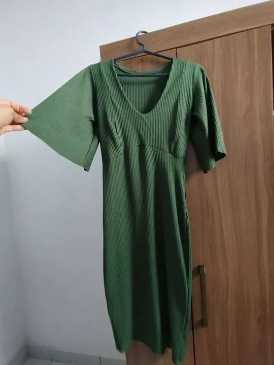 Vestido justo, decote em "V" - Foto 2