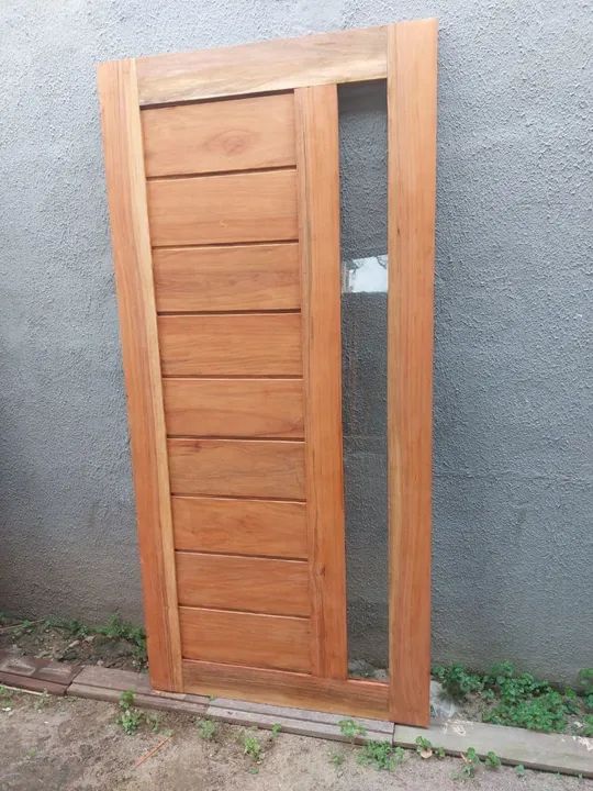 Porta de madeira maciça com vidro