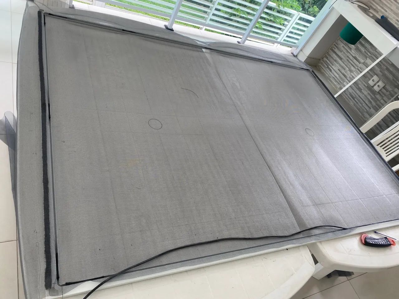 Tela mosquiteira para grade de ferro - tamanho 90cm x 210cm - Foto 6