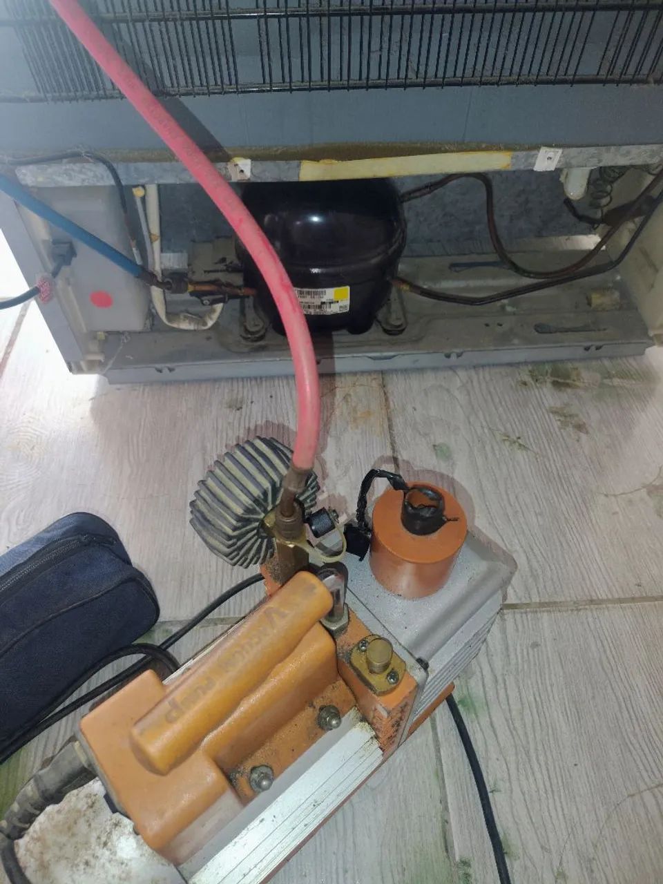 Conserto de Máquina de Lavar e instalação e manutenção ar condicionado e geladeira  - Foto 3