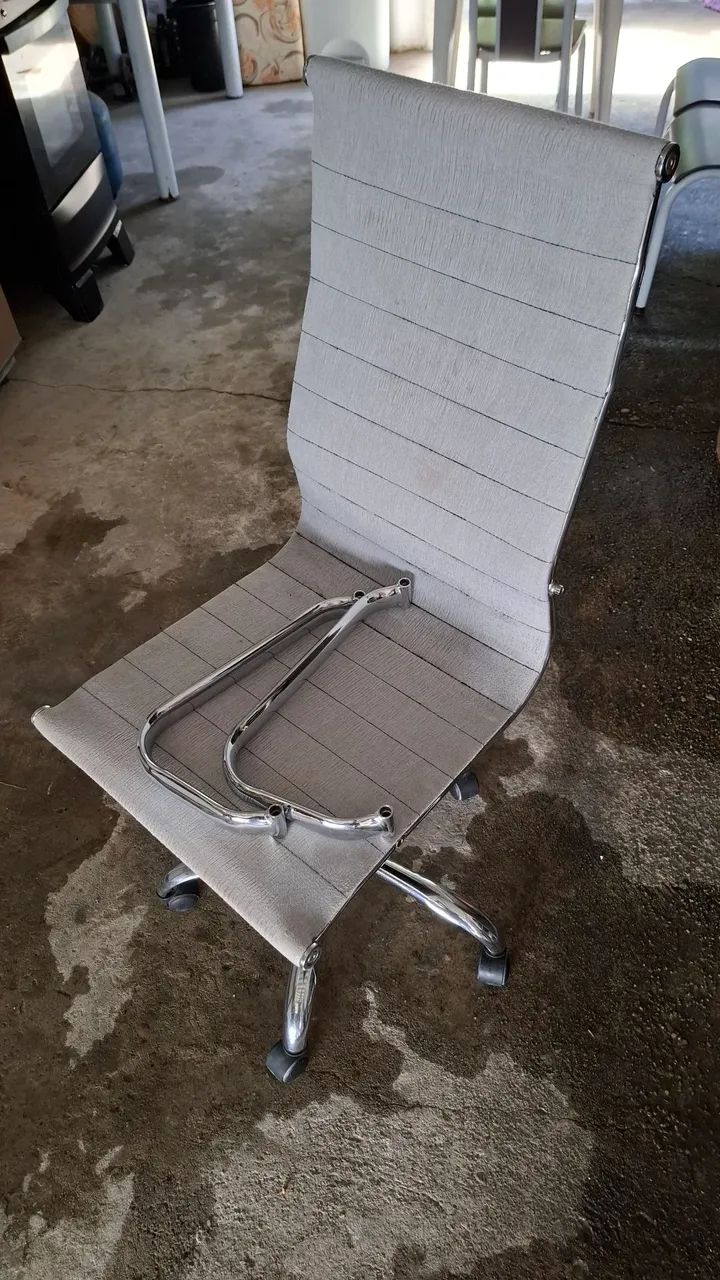 Cadeira de Escritório com Rodinhas