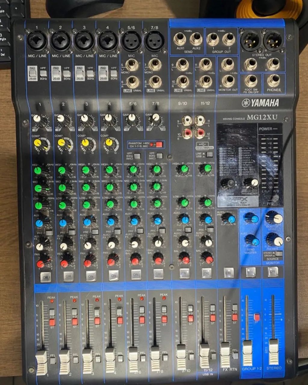 MESA DE SOM YAMAHA MG12XU