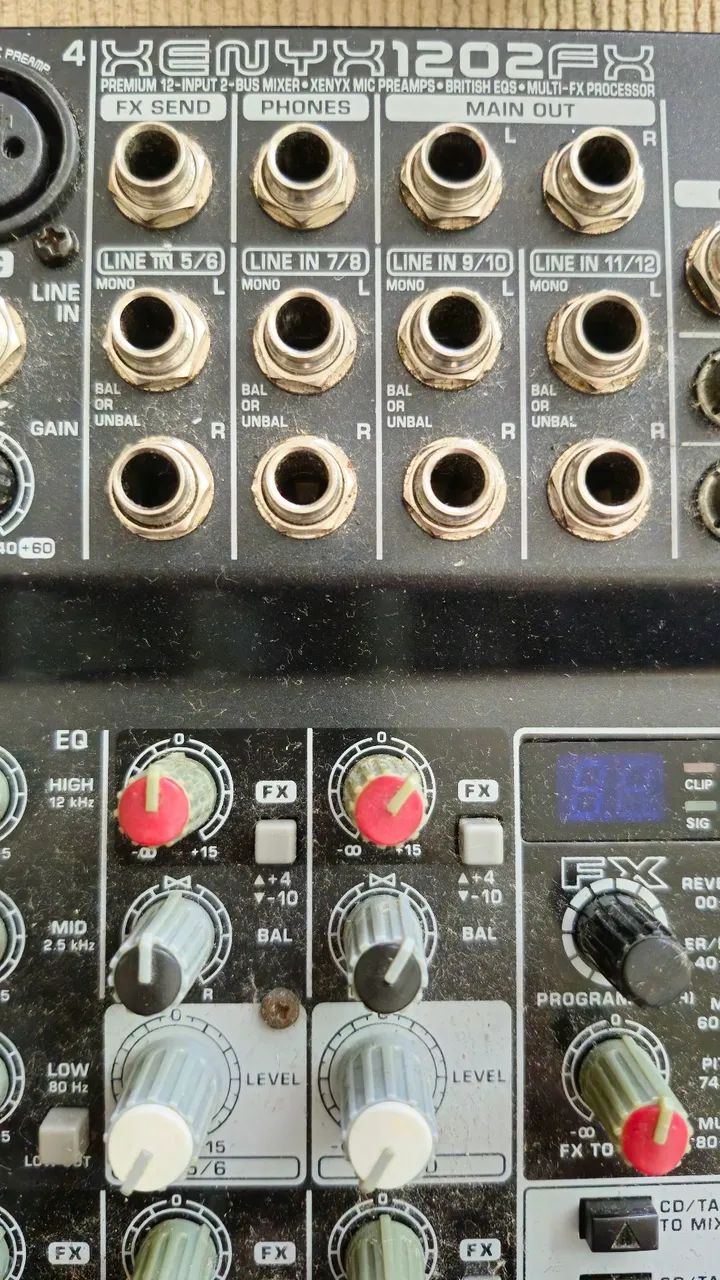 Torro Mesa de som behringer 1202fx