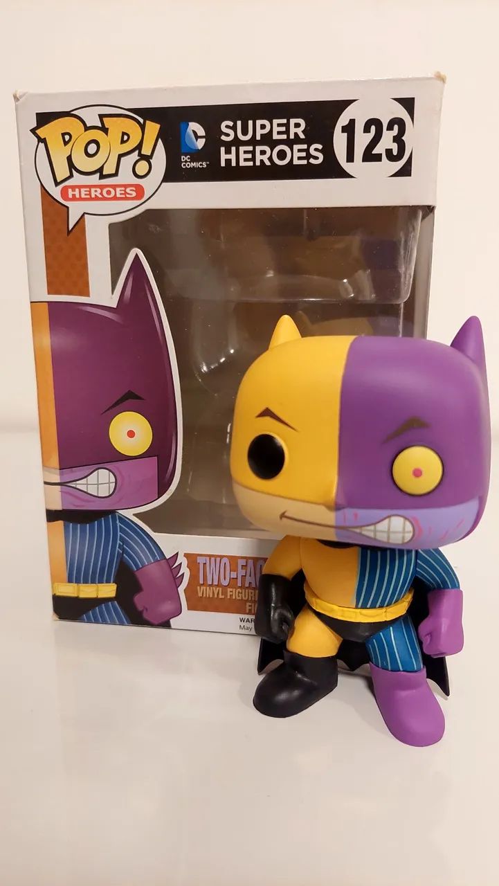 Funko Pop! DC Comics - Super Heroes - Two-Face Impopster - #123 - Foto 2