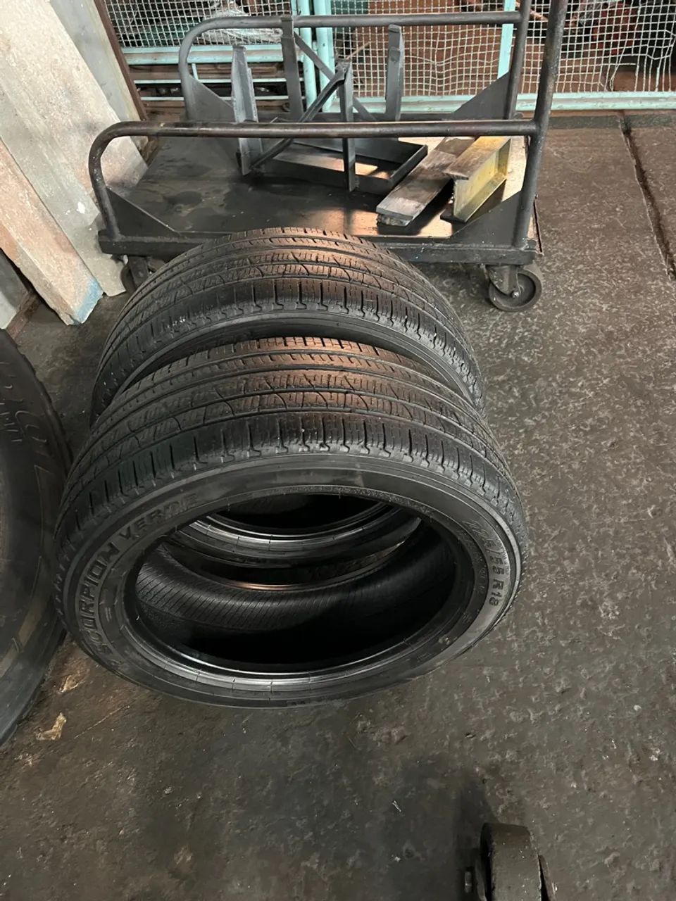 1 Pneu 225/55 R18 em ótimo estado  - Foto 2