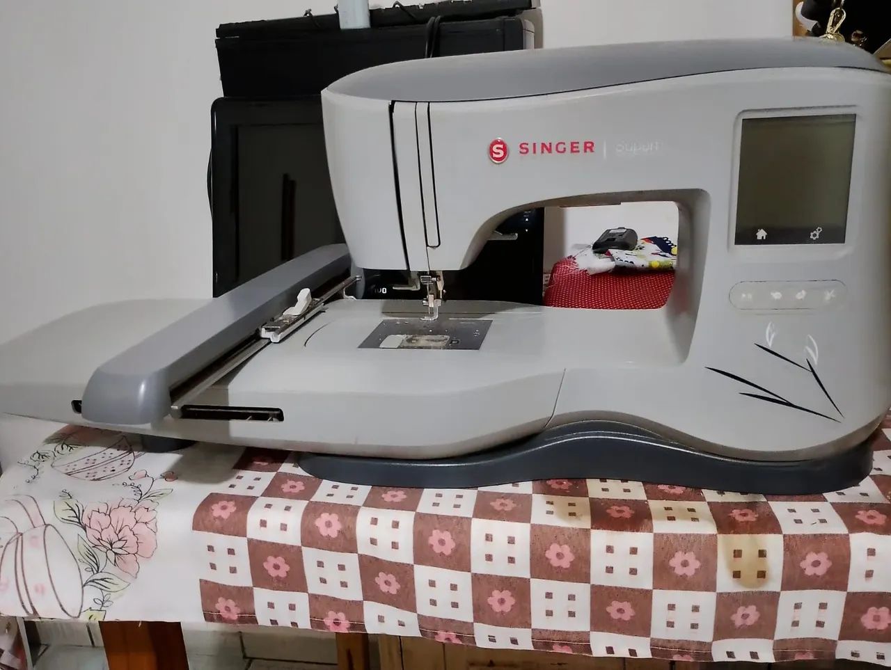 Bordadeira eletrônica singer 