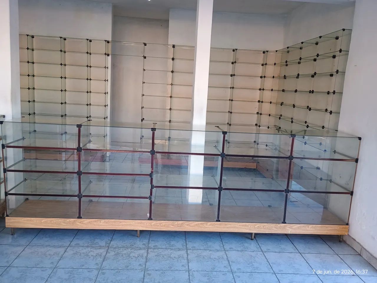 Prateleiras e balcões para farmácia  - Foto 4