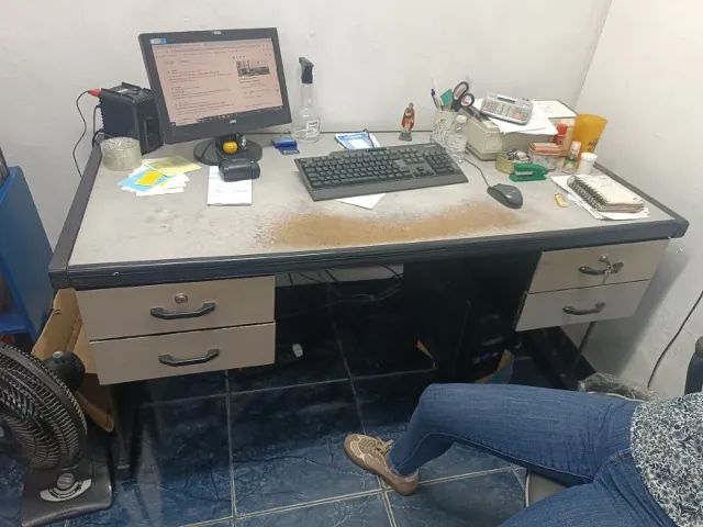 MESA MARCA ERITEX COM 4 GAVETAS MEDIDAS 155X70X70                               - Foto 2