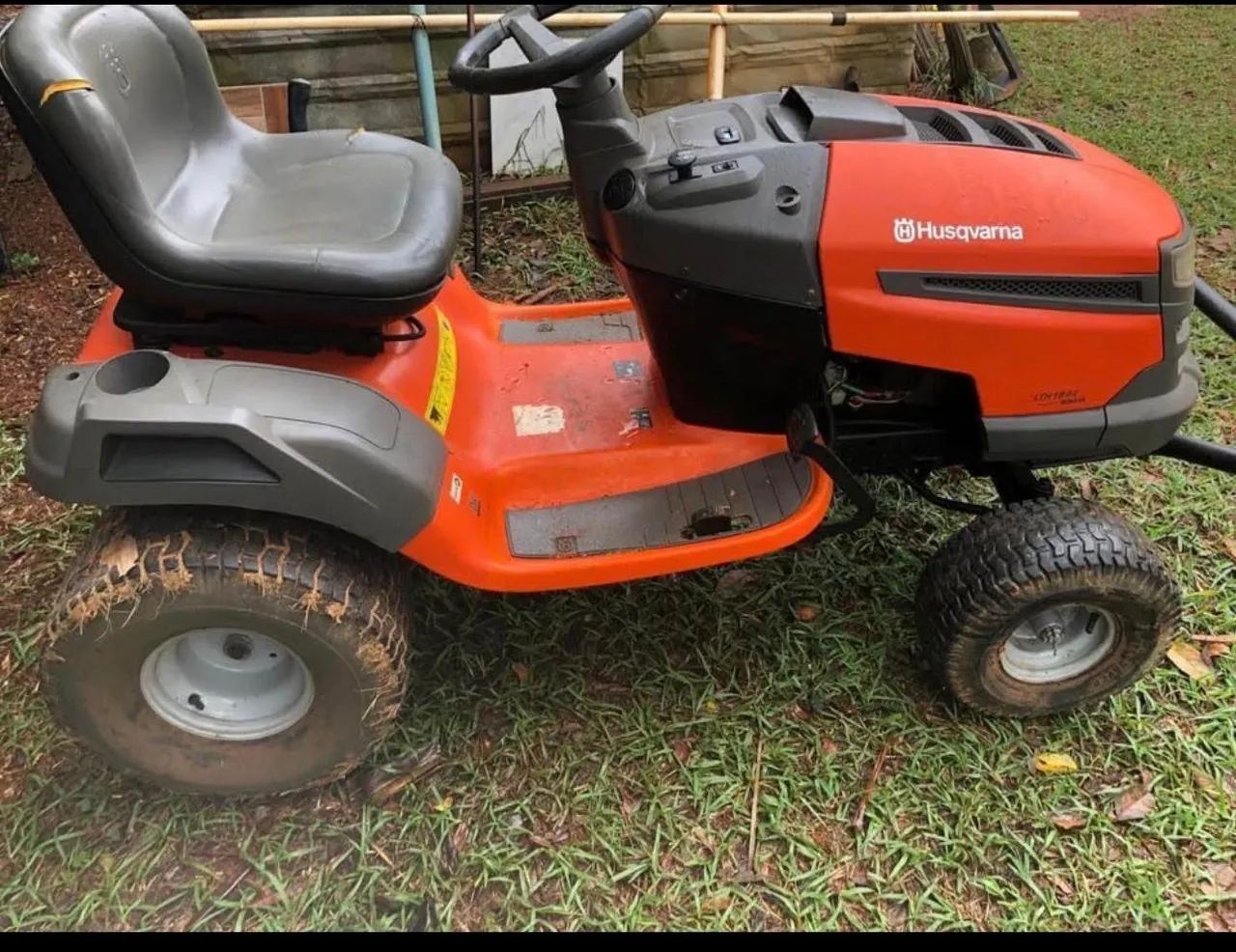 Trator Cortador de Grama Husqvarna LTH1842 - Foto 3