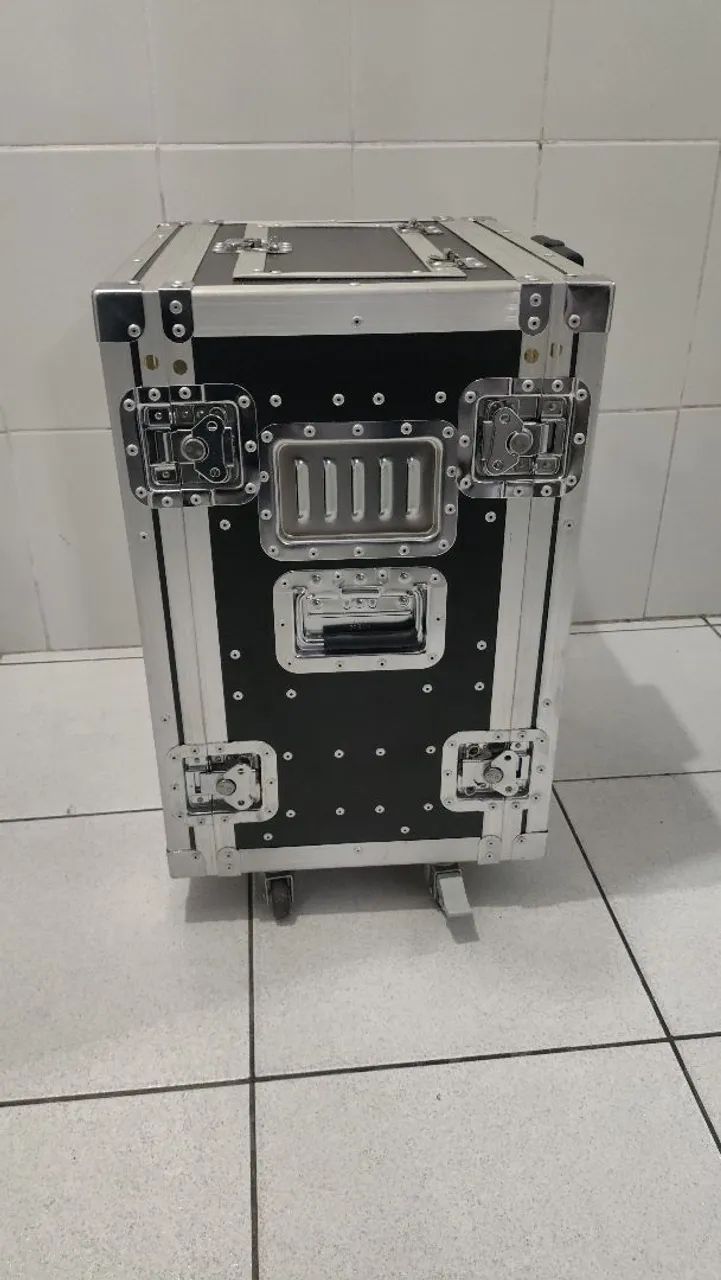 Rack de periféricos com aparelhos  - Foto 2