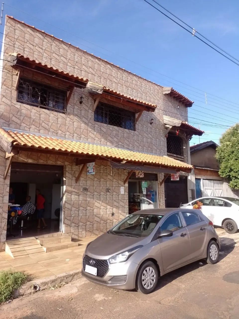 SOBRADO COM SALÃO COMERCIAL - PARQUE JARAGUÁ