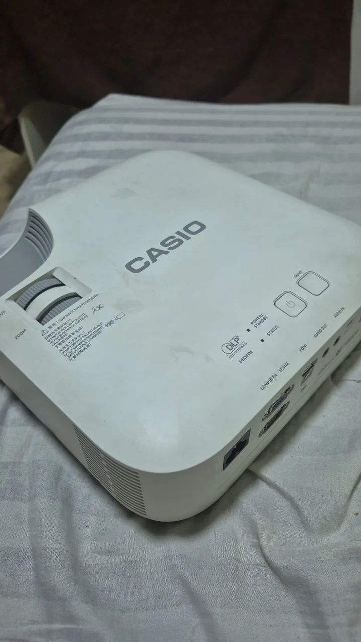 Projetor Casio DLP 3000 Lumens - Sem Lâmpada - Laser e LED - HDMI
