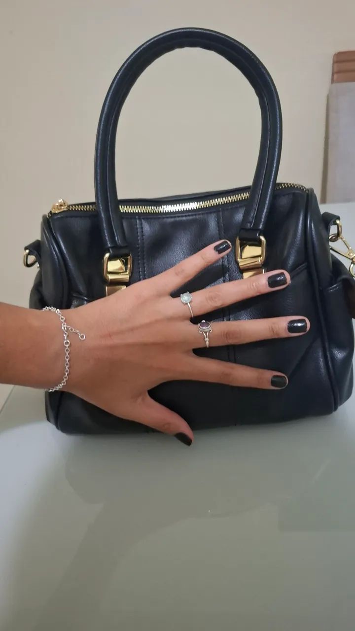 BOLSA PRETA TIRACOLO COM ALÇA LATERAL  - Foto 2