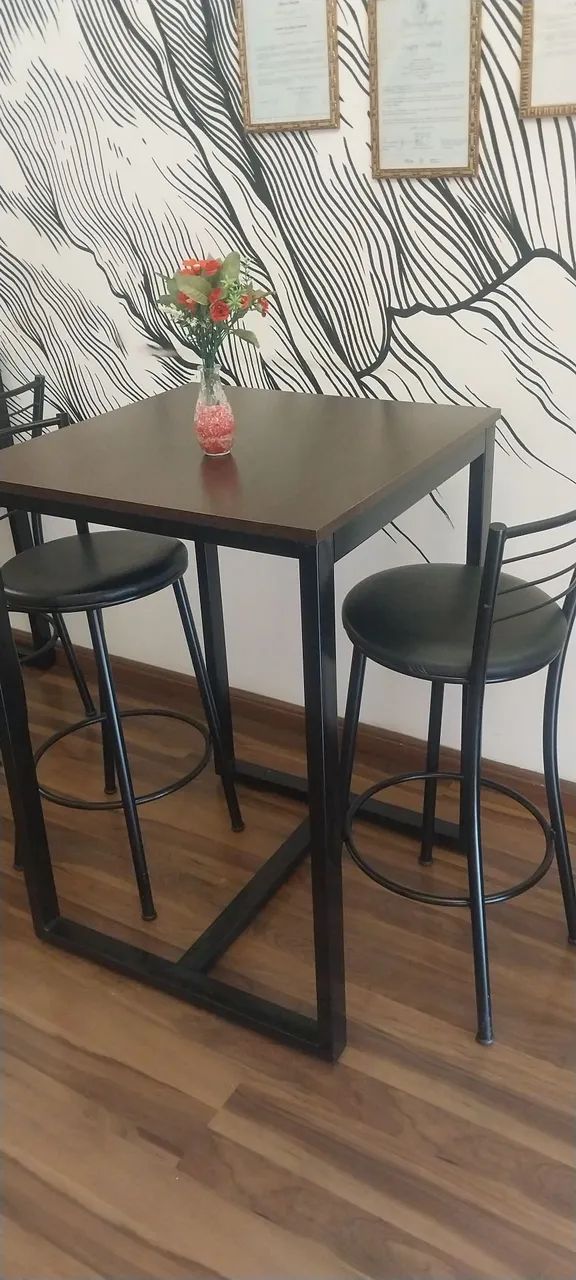 Mesa bistrô 2 lugares-ideal para cafeteria.