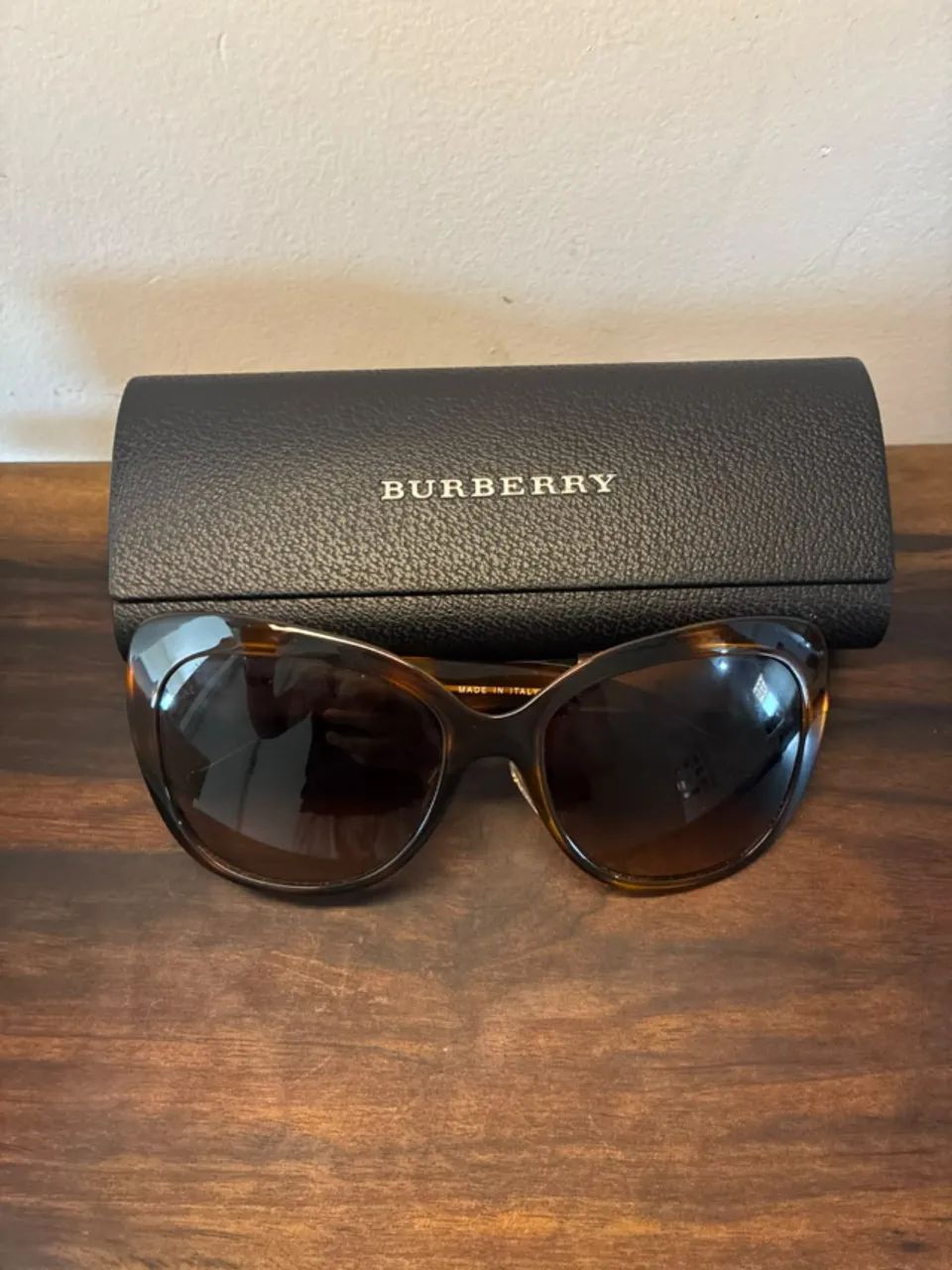 Óculos de Sol Burberry Cat-Eye Tortoise
