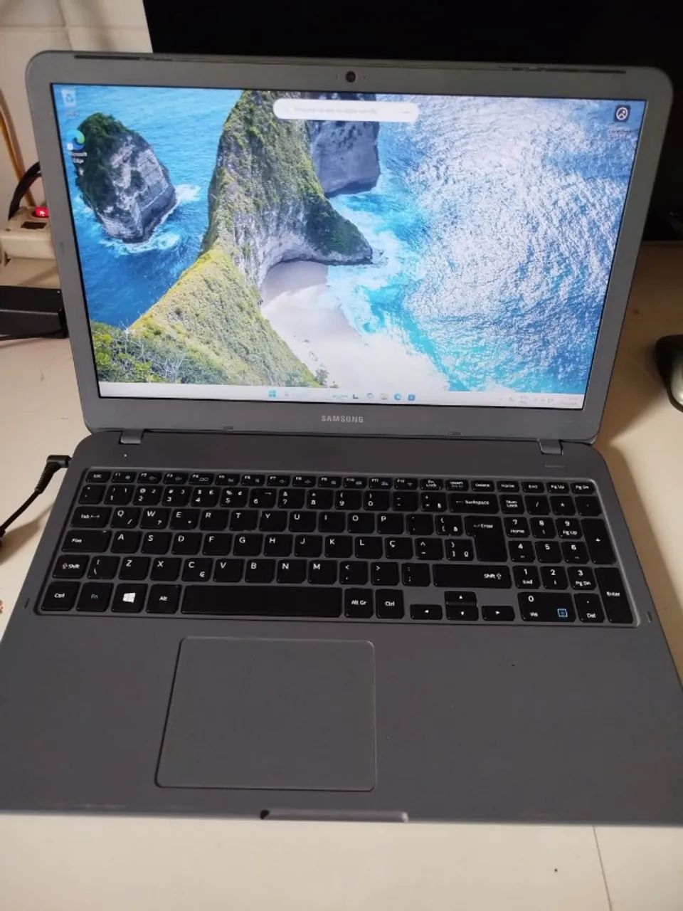 Notebook Samsung i3 com SSD e tela Full HD