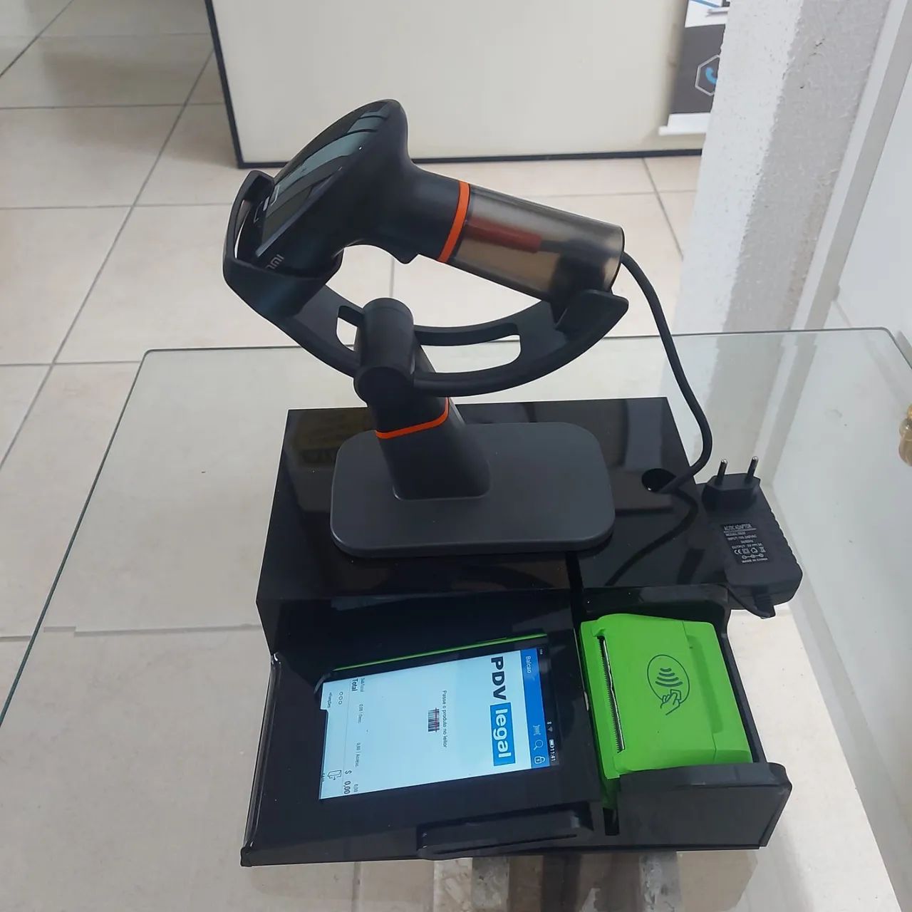 Totem autoatendimento mini mercado com leitor de cód. de barras 