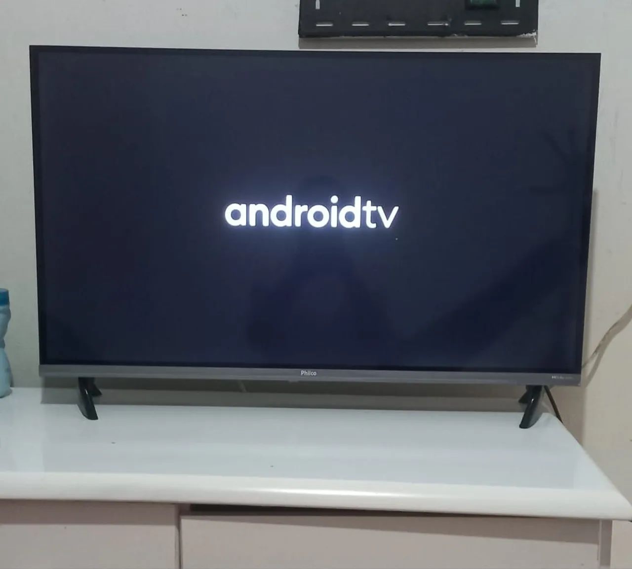 TV SMART 32 POLEGADAS DO SISTEMA ANDROID EM PERFEITO ESTADO  - Foto 2
