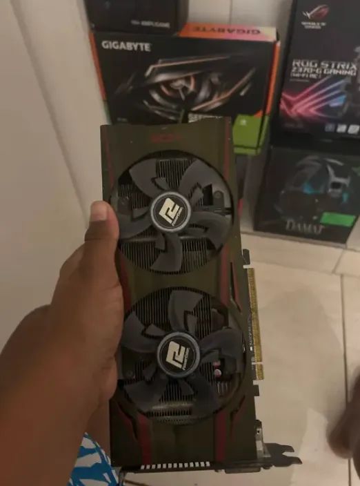 placa de video 2gb  com defeito 