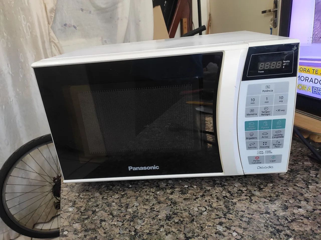 Microondas Panasonic 25 litros, com garantia de 3 meses. 