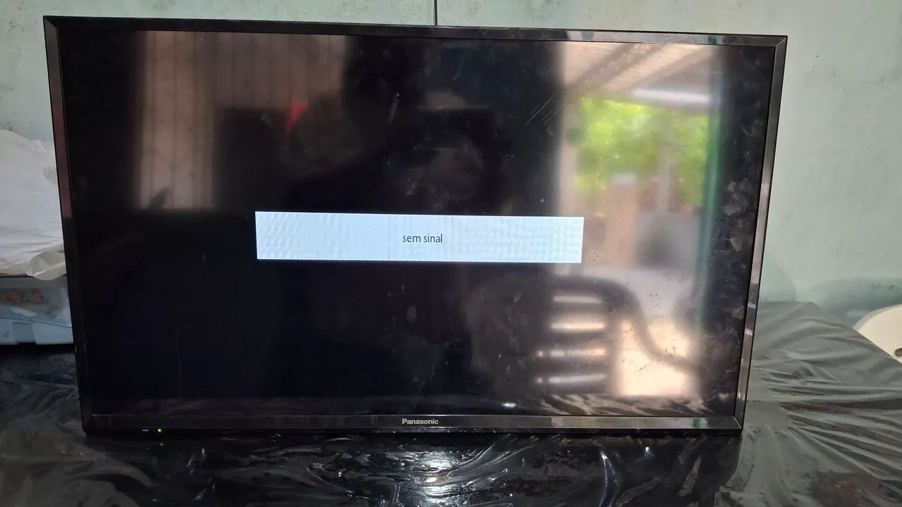 Vende-se essa TV Panasonic de 32 polegadas usada funcionando perfeitamente 