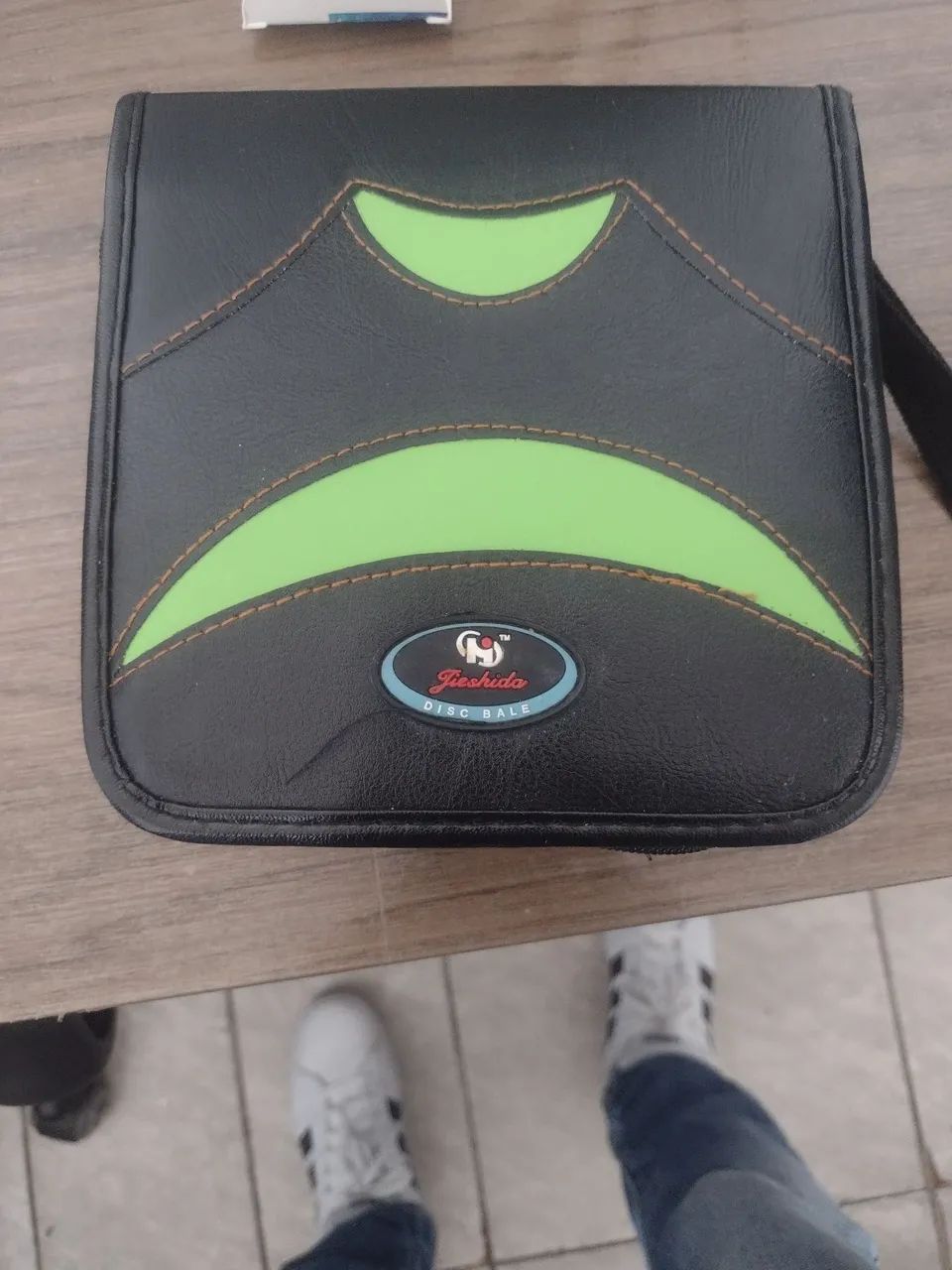 Disqueteira de couro para dvds