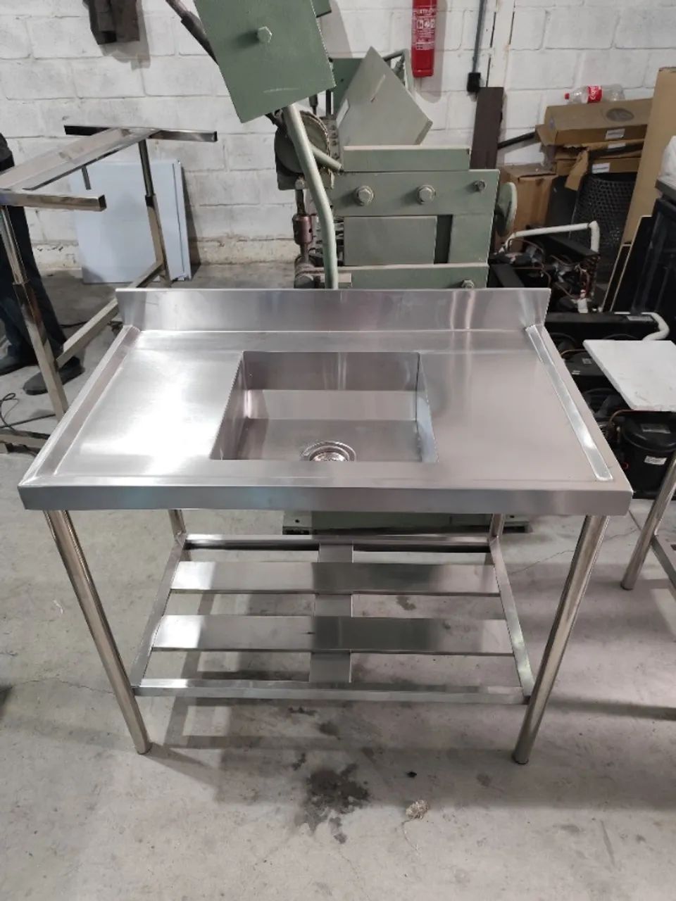 Pia Industrial em Inox 1,10x0,60x0,90 com 1 Bojo Central 