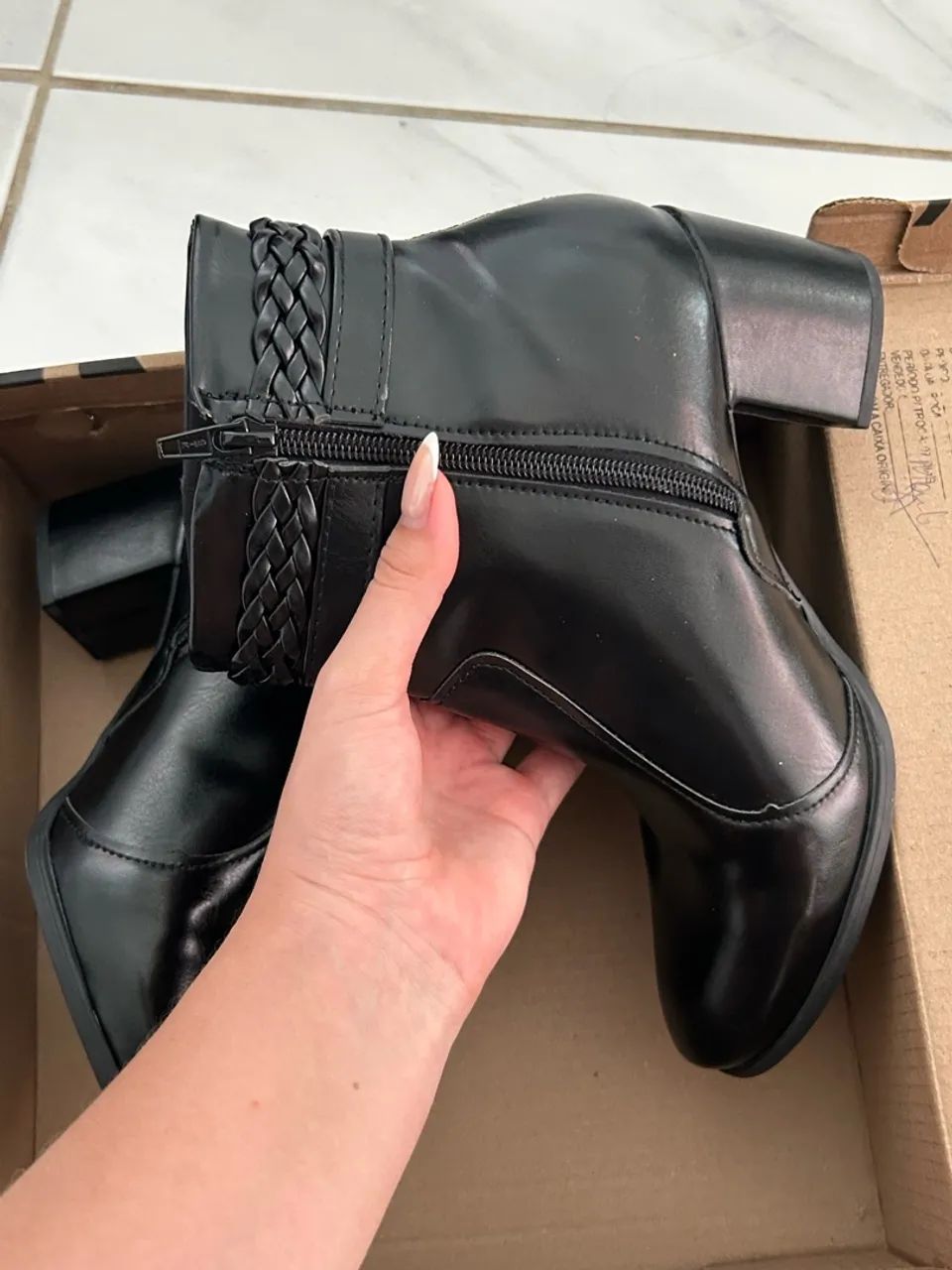 Vende - se bota cano médio  - Foto 2