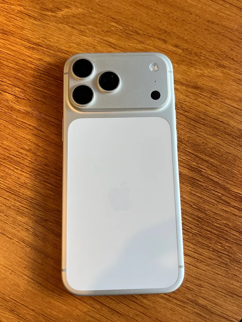 Apple iPhone 17 Pro Max 512GB Silver Lacrado - Celulares e