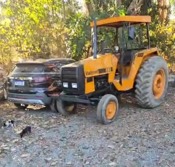 TRATOR VALTRA 880 - Foto 2
