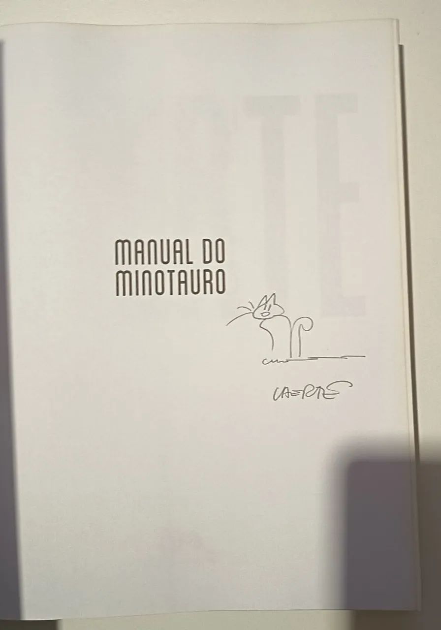 HQ - Manual do Minotauro (Autografado e com skecth da Laerte